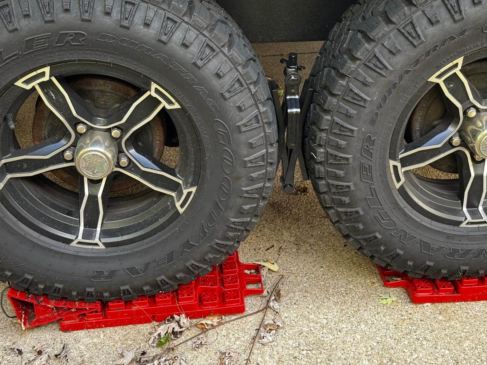 Camper Wheel Chock Stabilizer 2 Sets, Double Speed Heavy Duty Truck RV Tire Scissor Locking X Chock, Camper Accessories for Travel Trailers Tire Chalks, Anti Rust Coating, Fit for 3.5