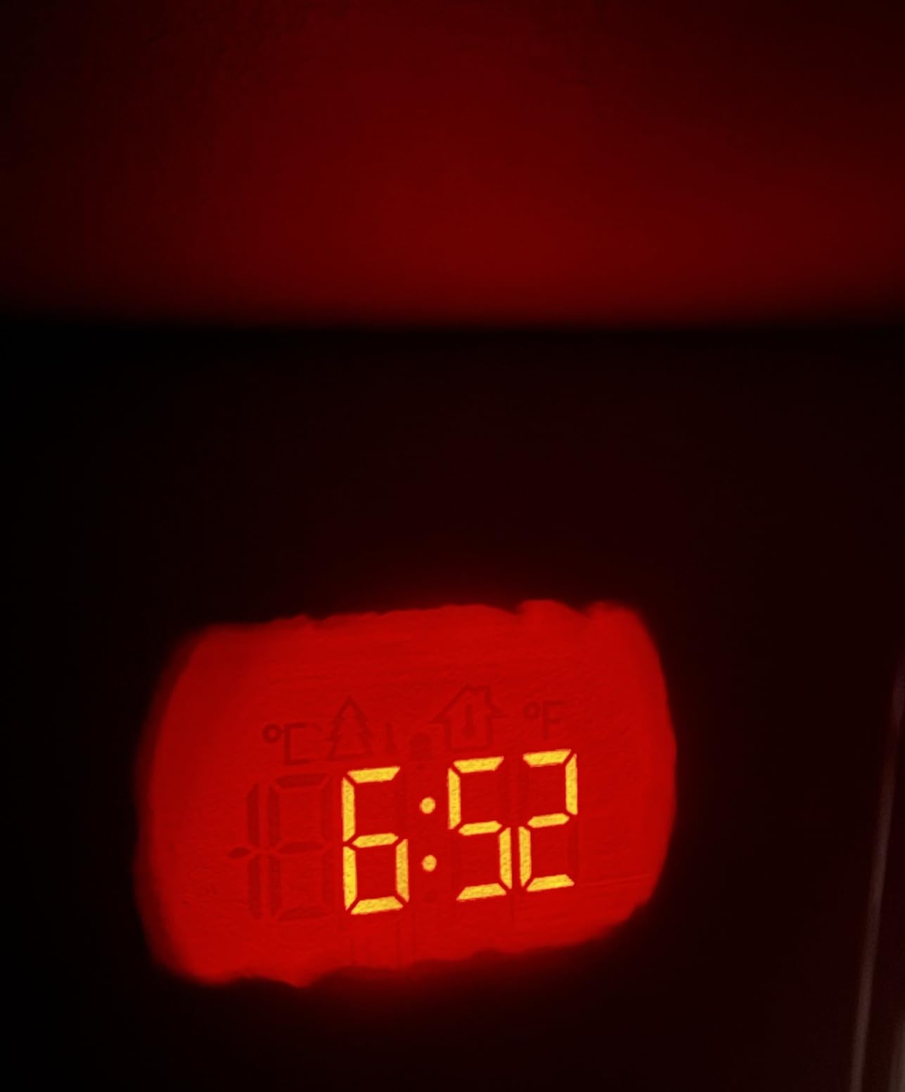 La Crosse Technology 616-41667-INT Black Atomic Projection Alarm Clock with Temperature customer photo 1