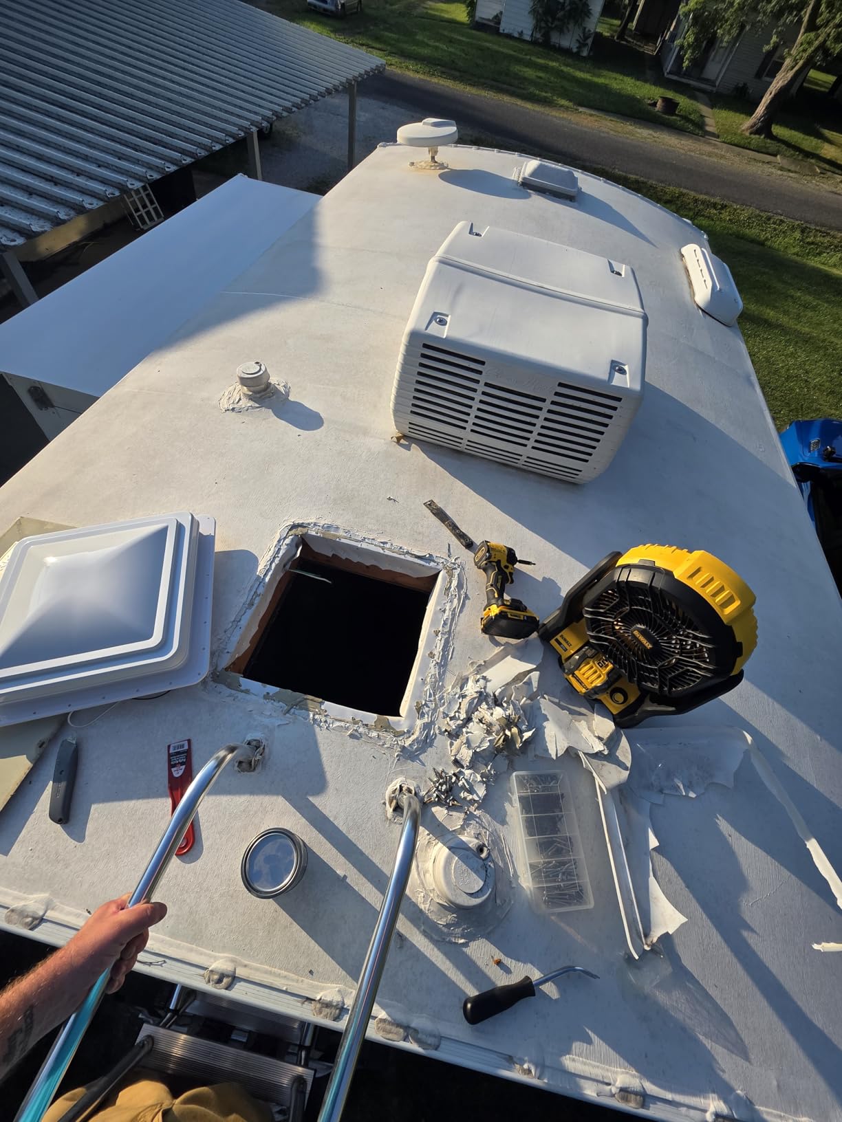 Livpow RV Roof Vent With 12V Fan Reversible 14