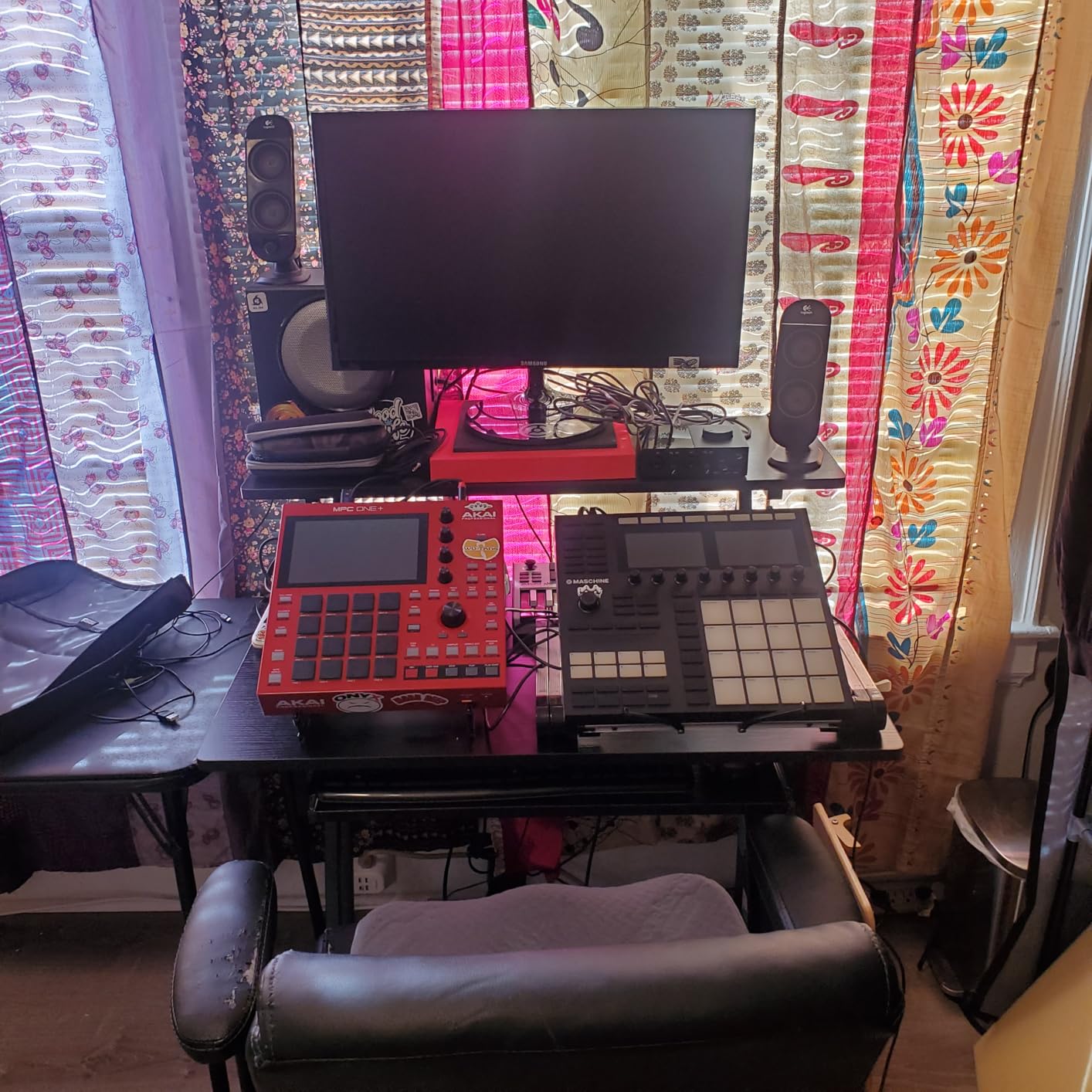 Monoprice Recording Studio Desk - with Raised Platform and Keyboard Tray, Black - Stage Right customer photo 1