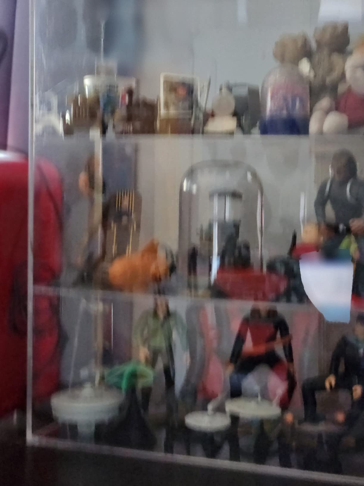 DuvinDD Acrylic Display Case with Lock, Collectibles Showcase Clear customer photo 1