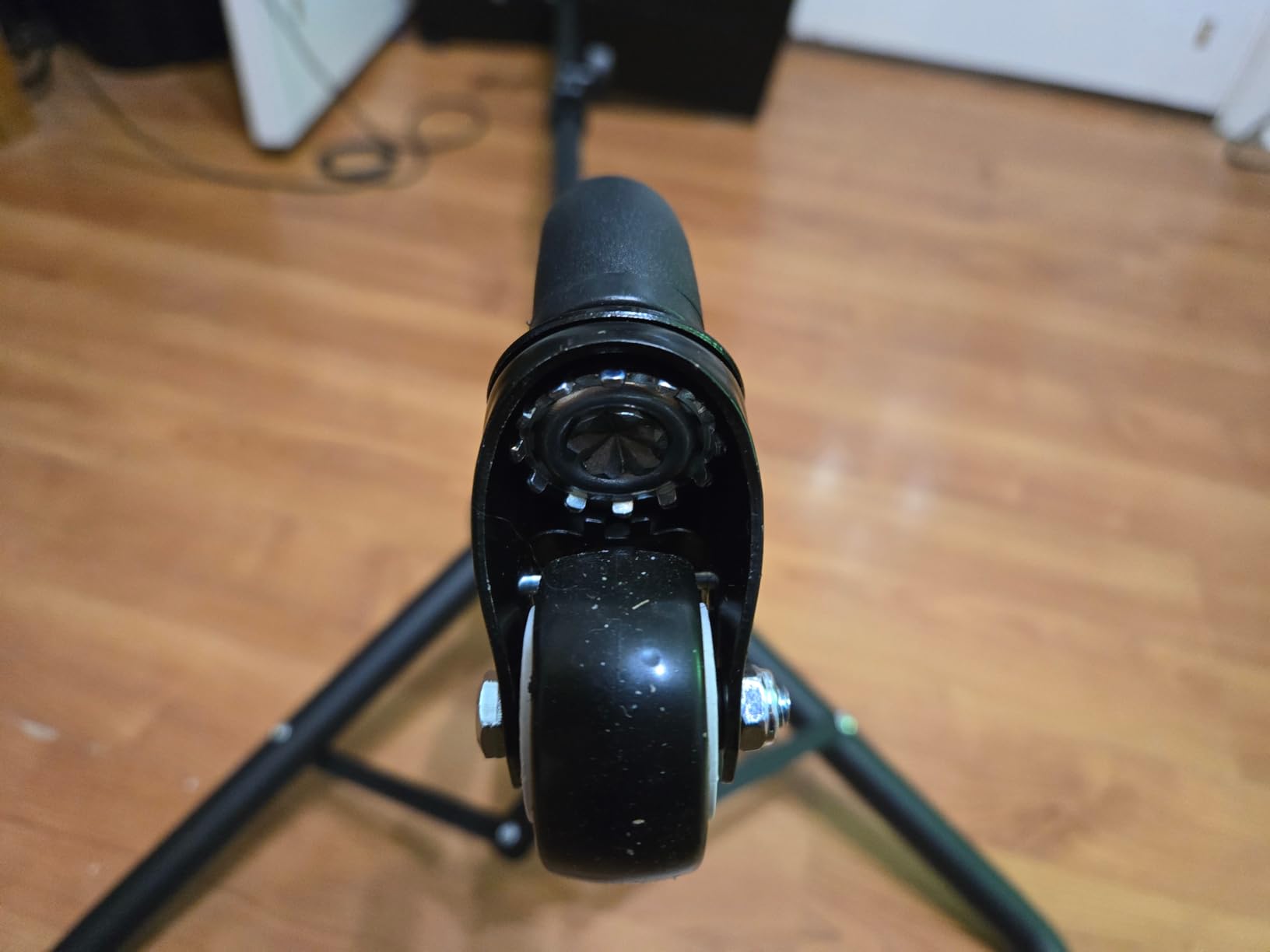 Tossbiss Laptop Tripod on Wheels with 2 Shelves customer photo 1