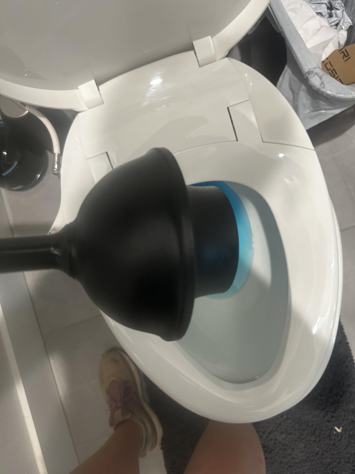 MR.SIGA Toilet Plunger with Holder, Plungers for Bathroom Heavy Duty, Black customer photo 1