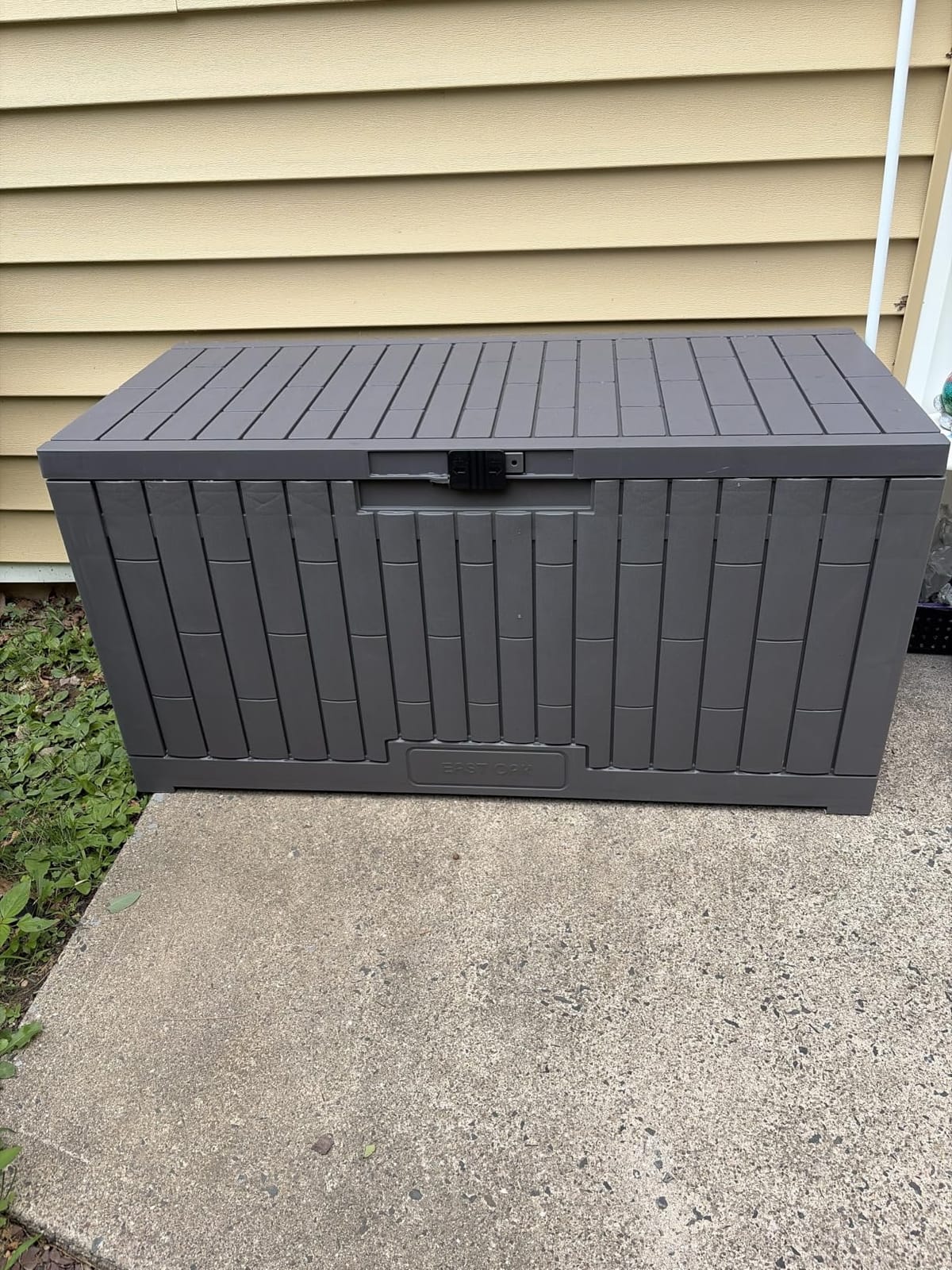 EAST OAK Outdoor Storage Box, 100 Gallon Deck Box, Waterproof Resin Storage Bench for Patio Cushions, Gardening Tools, Pool Toys, Lockable, UV Resistant, Grey customer photo 1