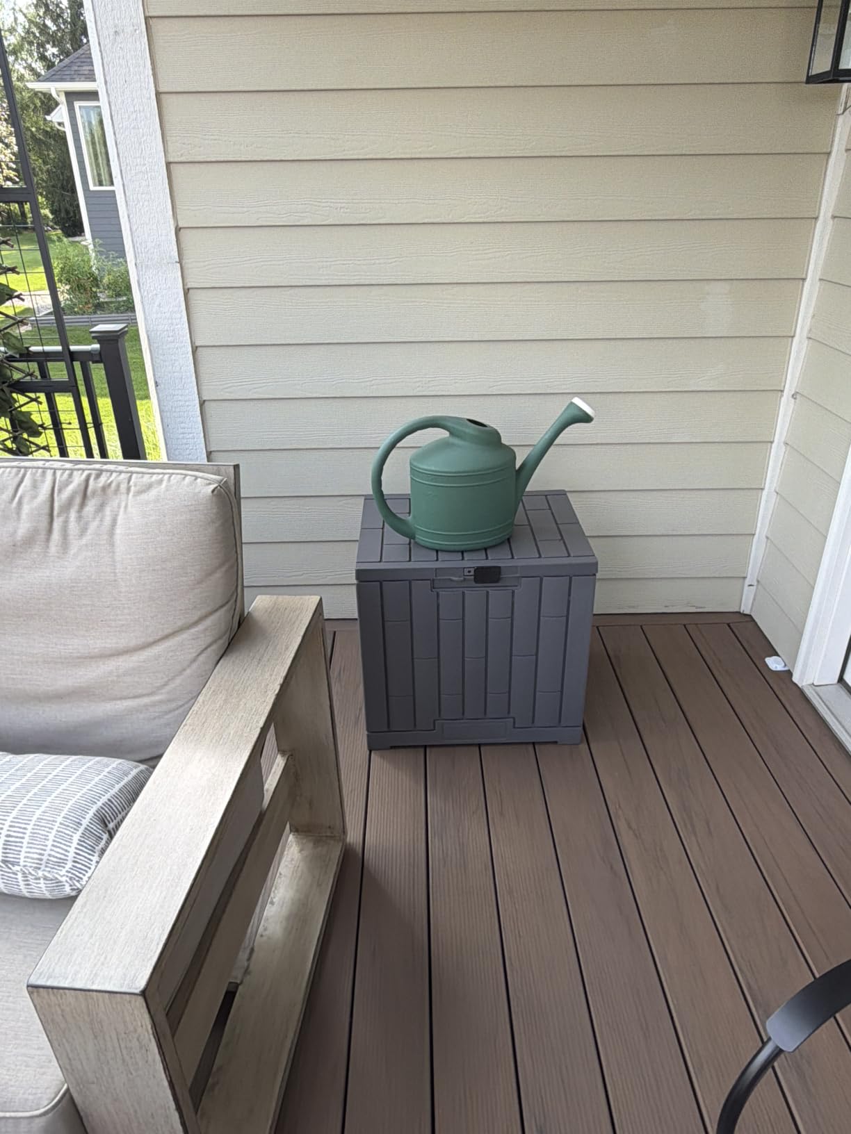 EAST OAK Outdoor Storage Box, 100 Gallon Deck Box, Waterproof Resin Storage Bench for Patio Cushions, Gardening Tools, Pool Toys, Lockable, UV Resistant, Grey customer photo 2