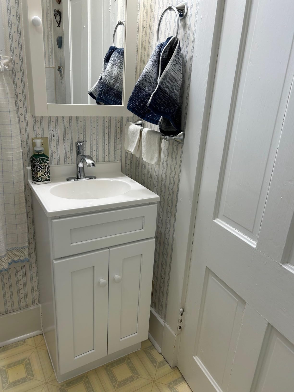 Fine Fixtures Cultured Marble Composite Bathroom Sink Top - Fits Standard 24