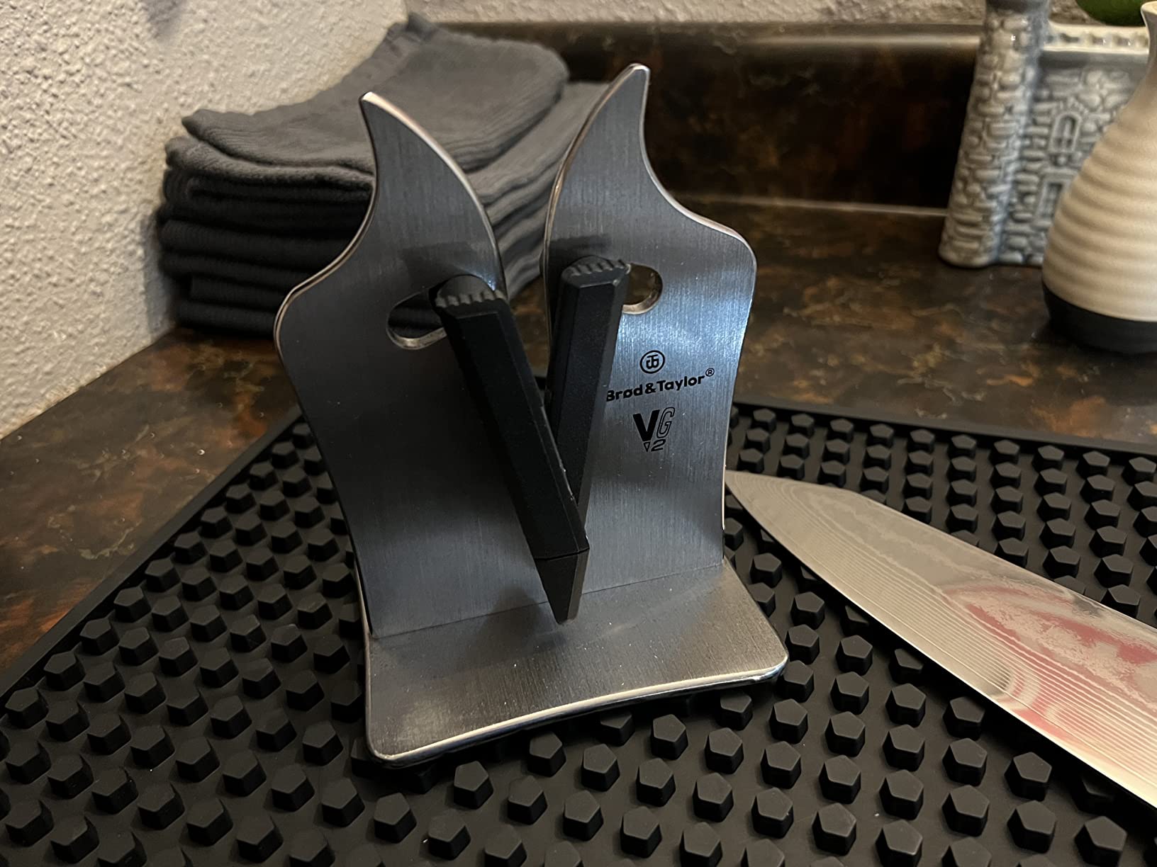 Brod & Taylor VG2 Professional Knife Sharpener - 3-Action Tungsten Carbide customer photo 2