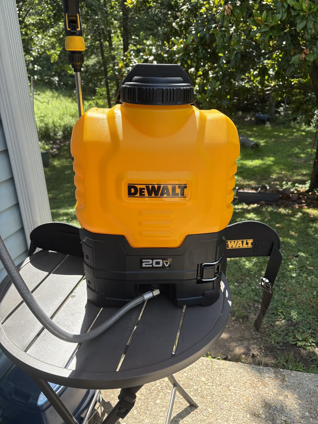 DEWALT Lithium-Ion Powered Battery Backpack Sprayer DXSP190681 customer photo 2