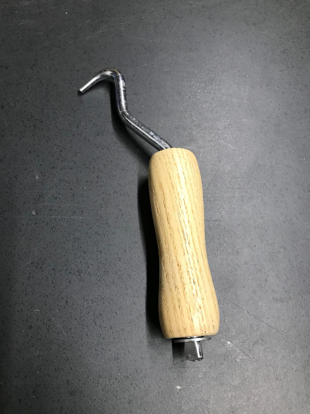 WOLF Manual Bar Tie Twister Tool w/Smooth Rotating Steel Hook & Contoured Wooden Grip Handle, 7