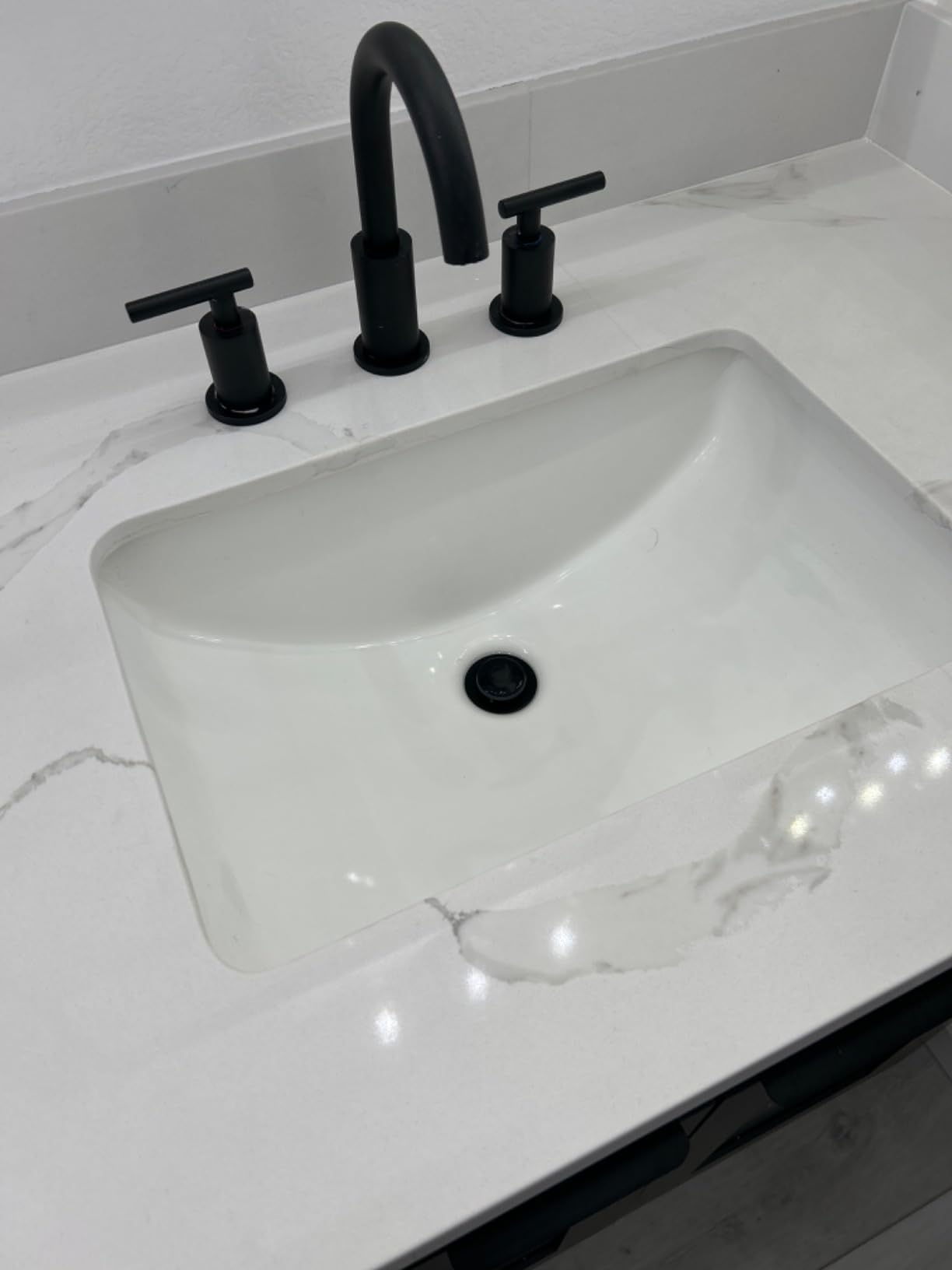 DeerValley Undermount Bathroom Sink 18