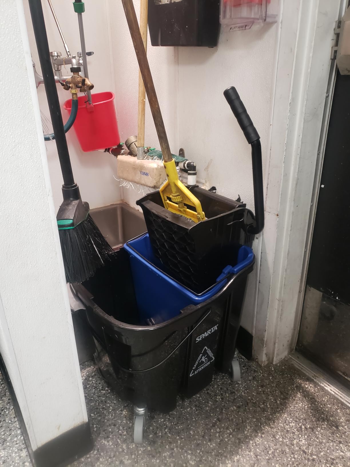 SPARTA 35 Qt Mop Bucket System with Wringer and Insert, Black customer photo 2