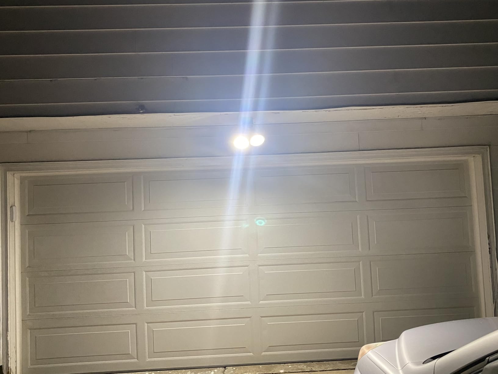 Gonhom Par38 led Flood Lights Outdoor Light Bulb,Dimmable 1800LM,20W Replace up to 200W,Outdoor Flood Light Bulbs for Backyard,Garage,Porch,Garden,2 Pack 5000K Daylight customer photo 2