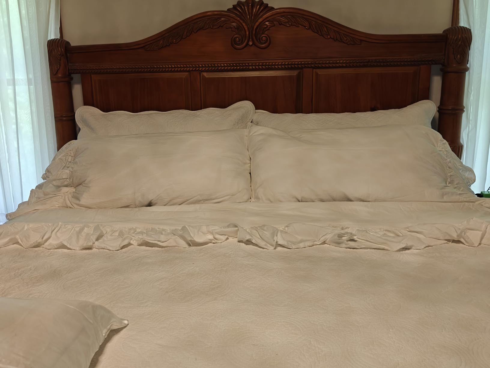 Cozy Line Home Fashions 100% Cotton Victorian Medallion Solid White Matelasse Embossed Bedding Quilt Set, Reversible Lightweight Bedspread, Coverlet for All Season (Blantyre - White, Queen - 3 piece) customer photo 1