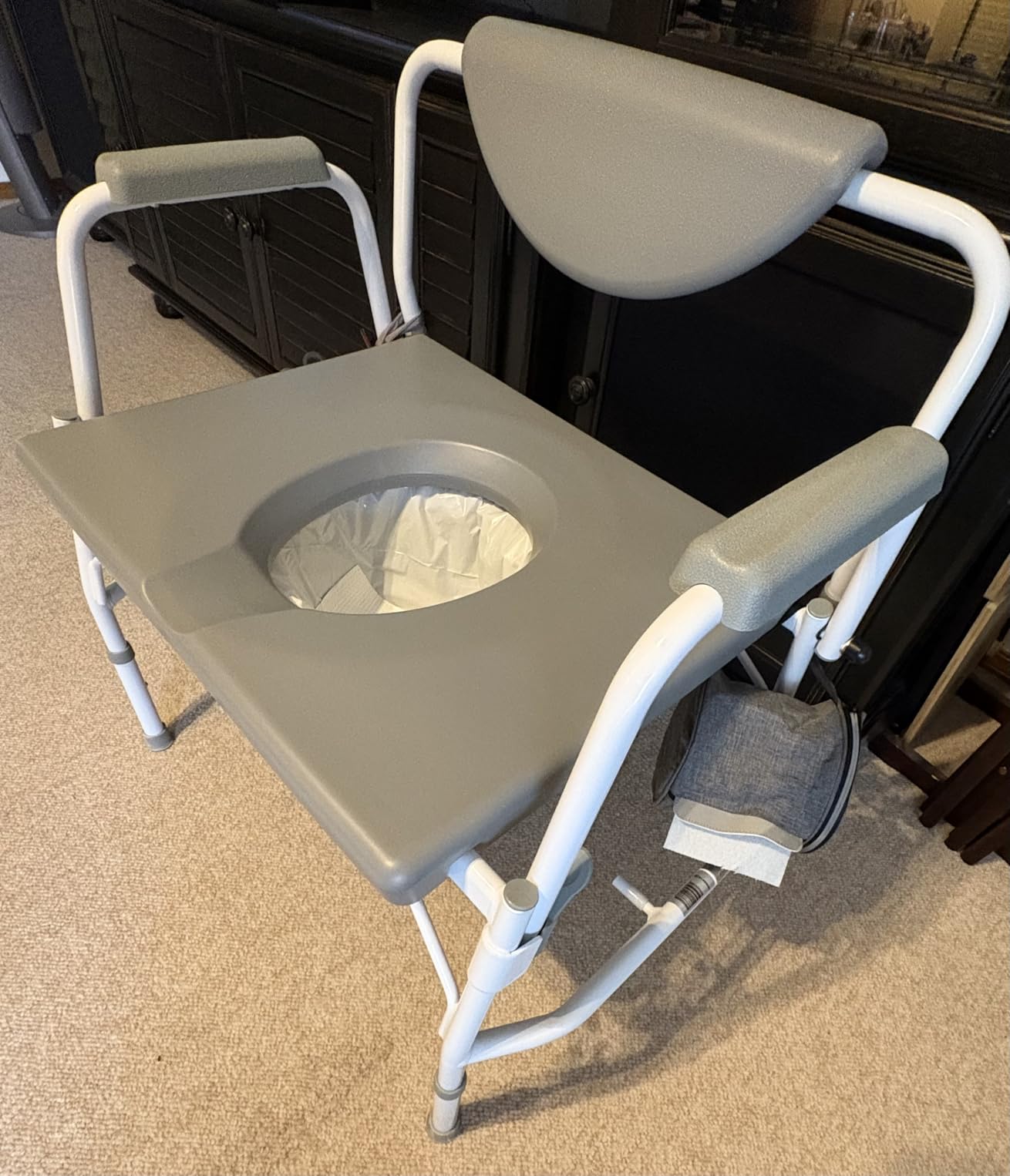 Medline Bariatric Drop-Arm Commode - Heavy Duty Steel Toilet Chair for Disabled and Elderly, 1,000 lb. Weight Capacity customer photo 1
