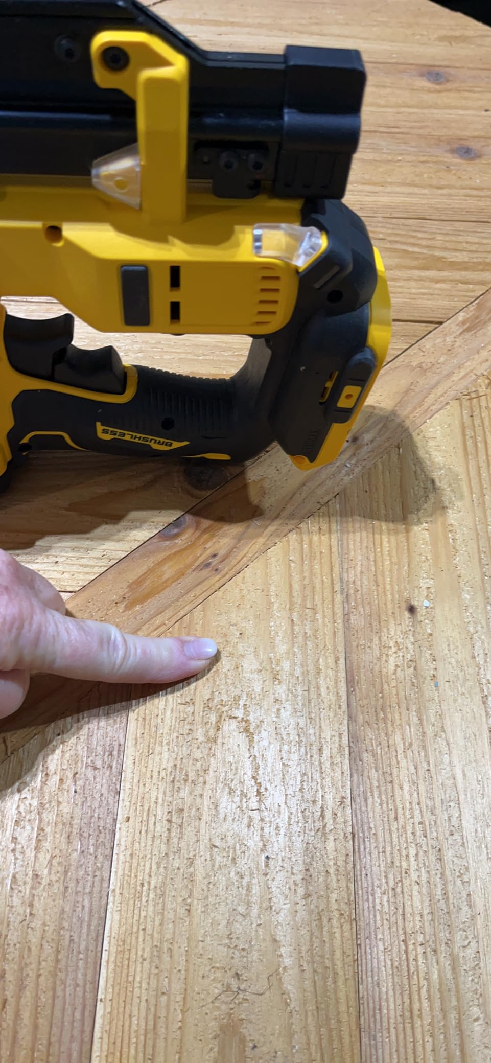 PIN NAILER CMPCT 20V 23G customer photo 2