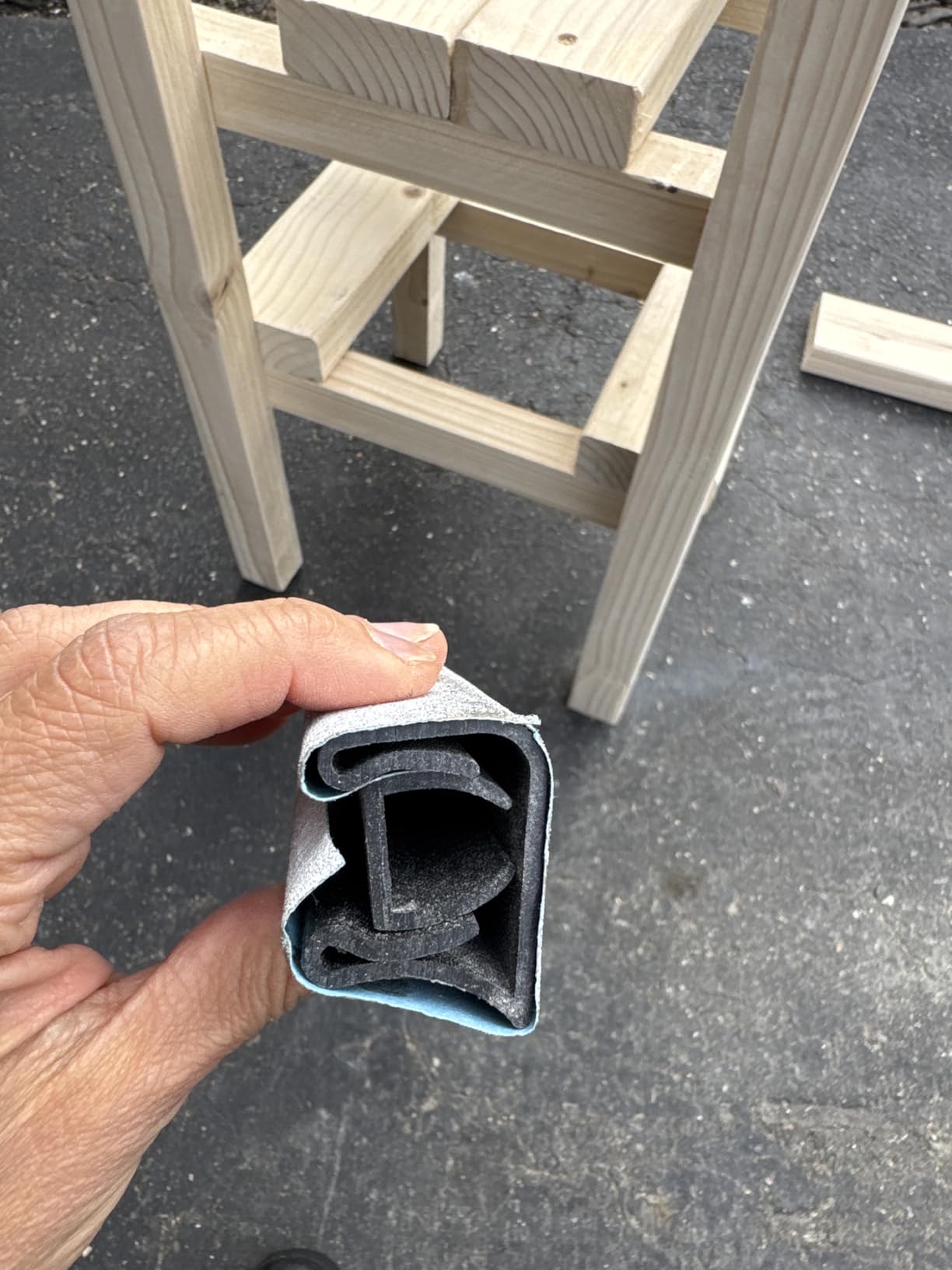 Milescraft 1622 Sand-It Multi-Surface Sanding Block. Sand Flat, Concave, Convex & Round Surfaces or Fit into Tight Spaces. Accepts any ¼ Sheet of Sand Paper. 150 Grit Sand Paper Included customer photo 1