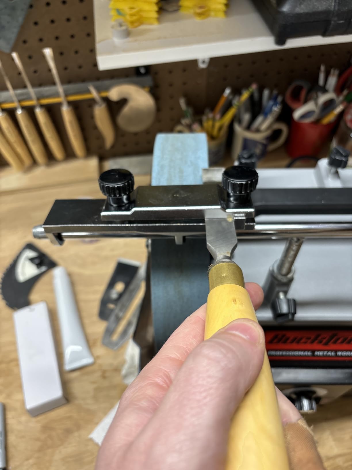 BUCKTOOL 10 inch 1.2A Variable Speed Wet Sharpening System, Two Way Rotation, Water Cooled Wet Stone Grinder with 90-160RPM, 8 inch Leather Wheel customer photo 2