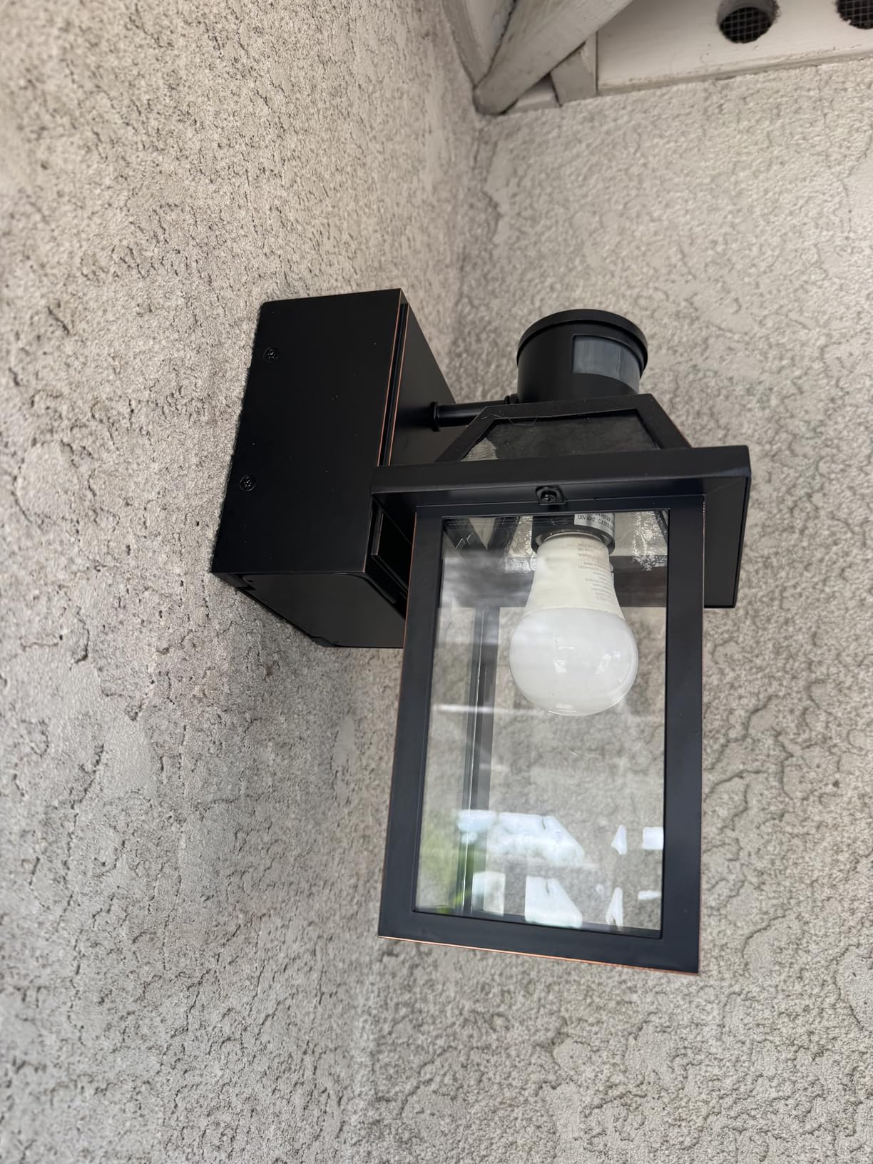Yisuro Porch Lights with GFCI Outlet, Dusk to Dawn Outdoor Lights with Outlet, 3 Lighting Modes Exterior Light Fixture Waterproof, Outside Lights for House Front Door Patio Garage customer photo 1