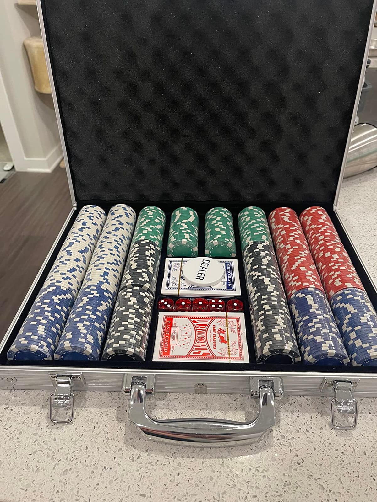 Comie Poker Chips,500PCS Poker Chip Set with Aluminum Travel Case,11.5 Gram Poker Set for Texas Holdem Blackjack Gambling | Aluminum Travel Case, For Texas Holdem Blackjack Gambling customer photo 1