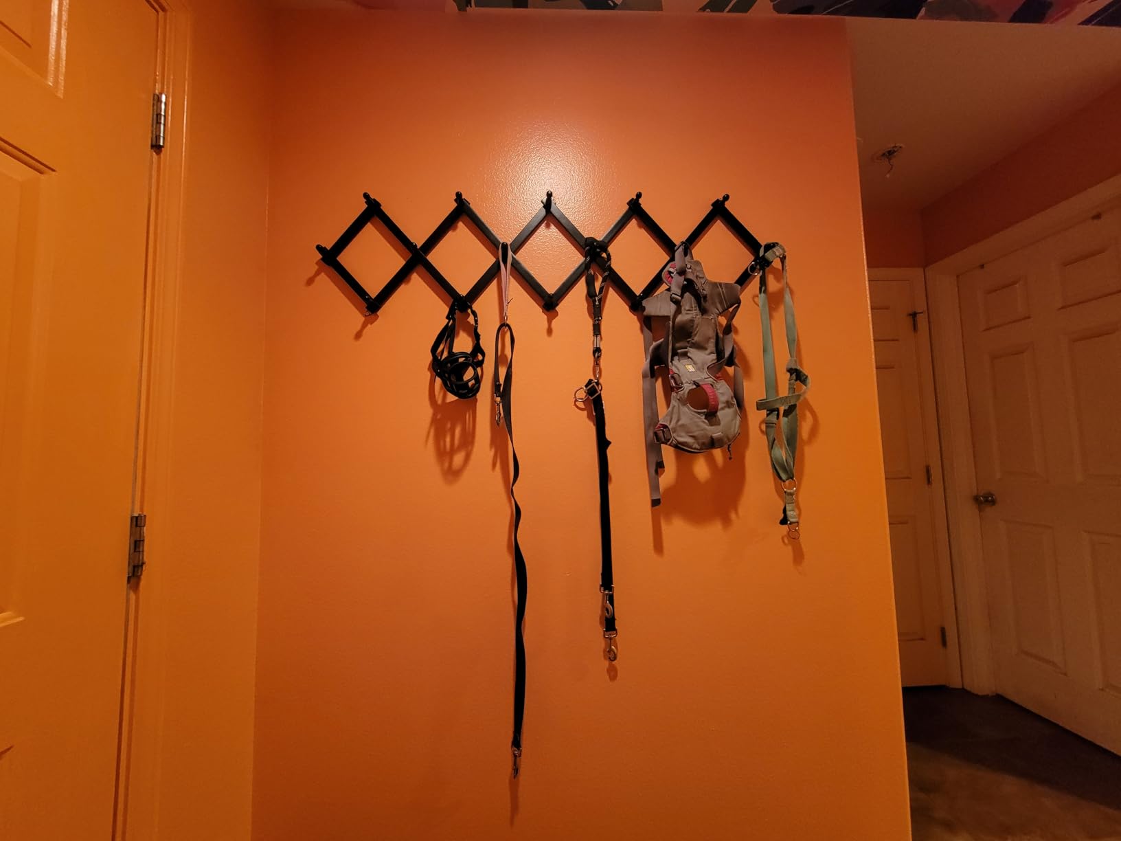 SCUNDA Hat Rack for Wall, Expandable Wall Hat Holder with 16 Hooks, 16 inch Wooden Wall Hook for Baseball Caps,Cowboy, Bag,Hoodie(Brown) customer photo 1