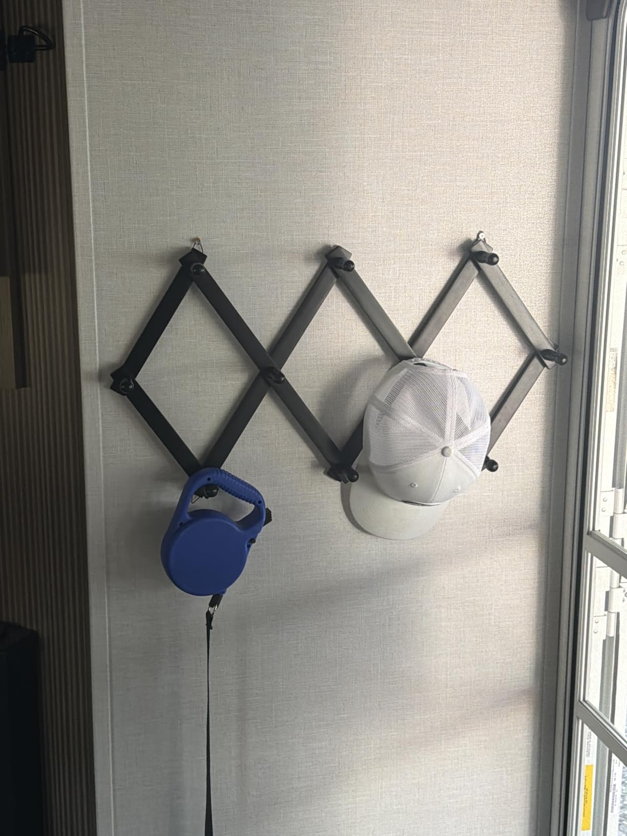 SCUNDA Hat Rack for Wall, Expandable Wall Hat Holder with 16 Hooks, 16 inch Wooden Wall Hook for Baseball Caps,Cowboy, Bag,Hoodie(Brown) customer photo 2