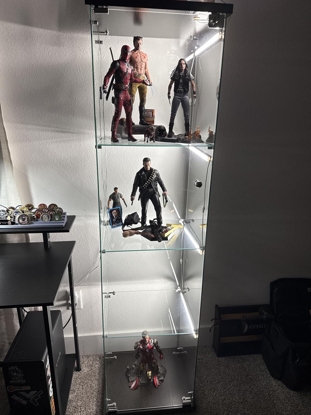 LFT HUIMEI2Y 4-Tier Glass Display Cabinet with Lock, Display Case Black customer photo 1