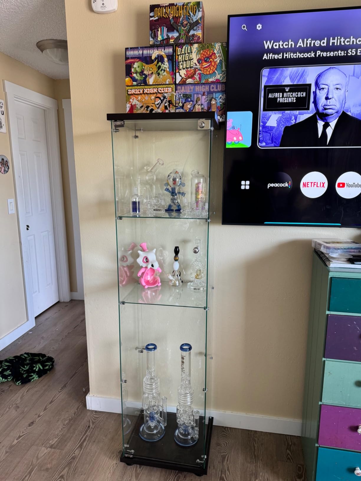 LFT HUIMEI2Y 4-Tier Glass Display Cabinet with Lock, Display Case Black customer photo 2