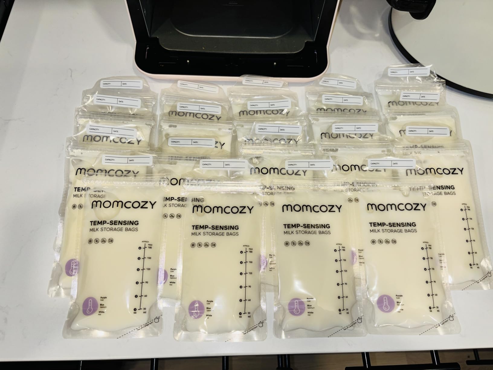 Momcozy Breastmilk Storage Bags, 200PCS Value Pack, Temp-Sensing Discoloration Milk Storing Bags for Breastfeeding, Presterilized, Hygienically Doubled-Sealing, for Freezing, 6 Ounce customer photo 1