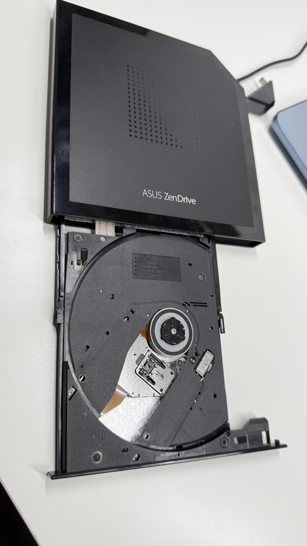 ASUS ZenDrive V1M External DVD Drive and Writer with Built-in Cable-Storage Design, USB-C Interface, Compatible with Win 11 and macOS, M-DISC Support, SDRW-08V1M-U, 1 Year Warranty customer photo 1