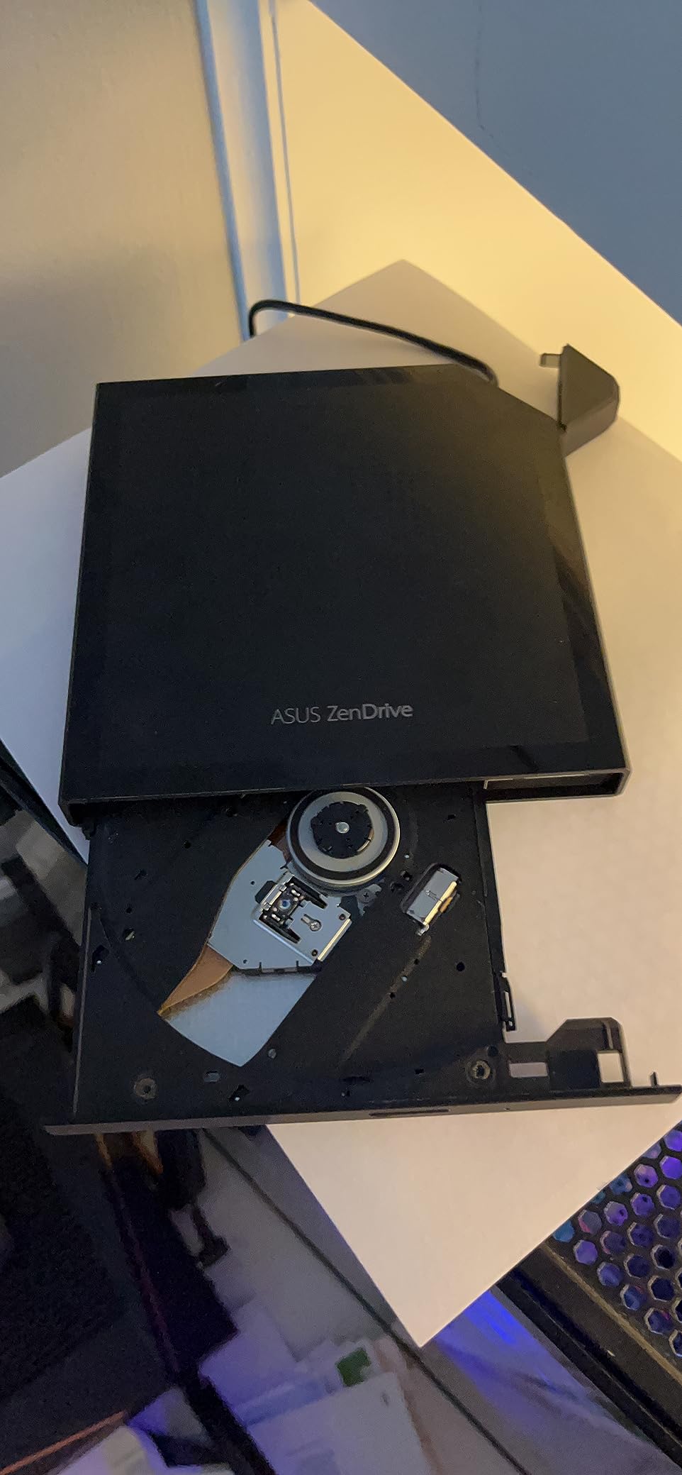 ASUS ZenDrive V1M External DVD Drive and Writer with Built-in Cable-Storage Design, USB-C Interface, Compatible with Win 11 and macOS, M-DISC Support, SDRW-08V1M-U, 1 Year Warranty customer photo 2