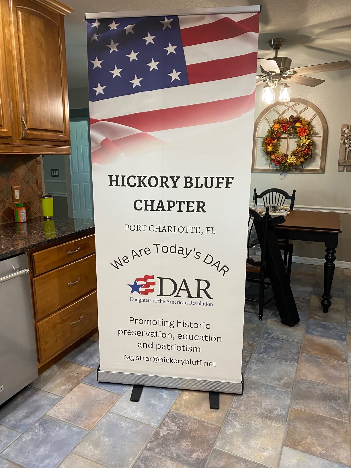 4U Media&Displays Heavy-Duty Retractable Banner Stand 33.5