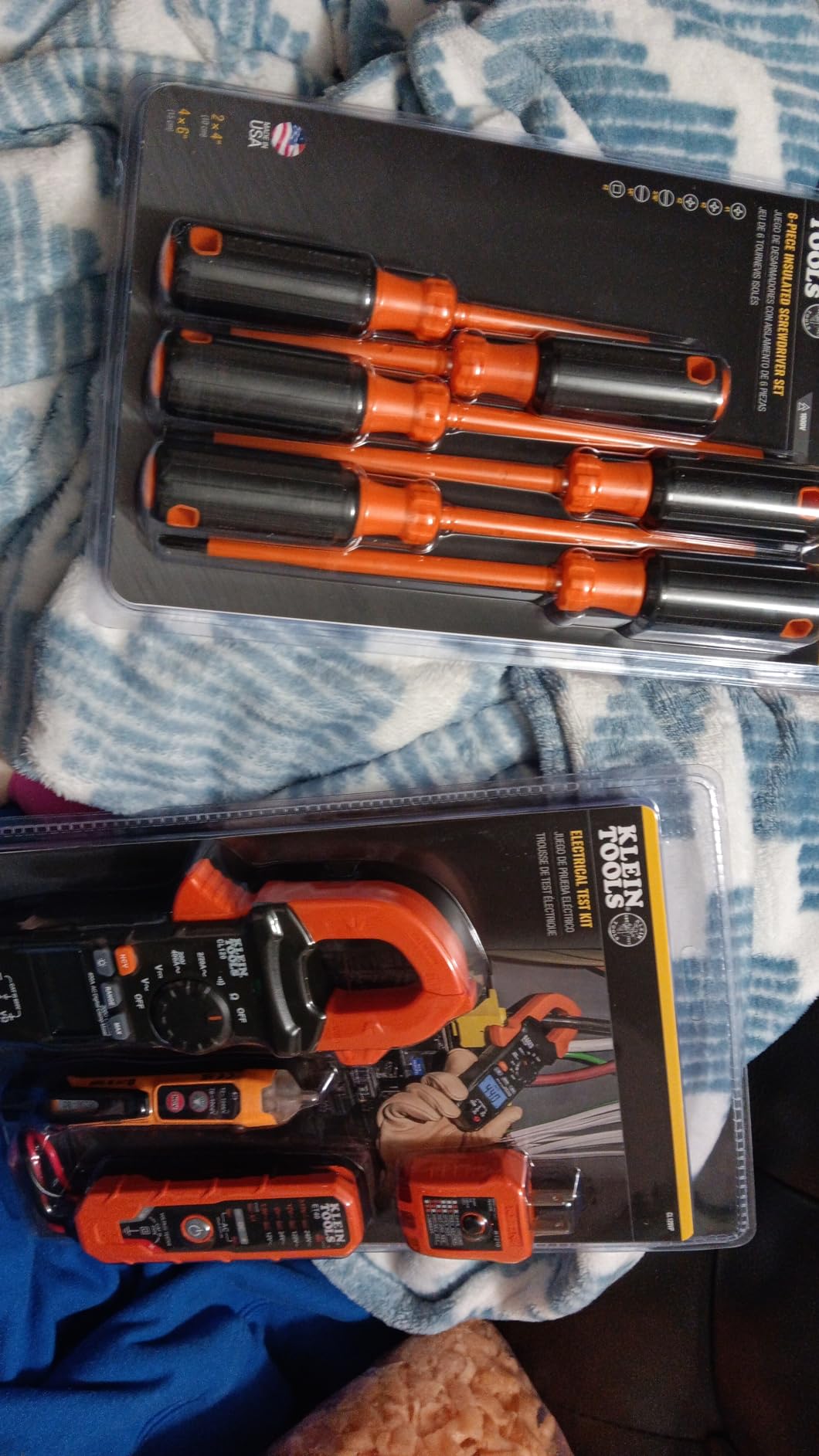 Klein Tools 85076INS Insulated Screwdriver Set, Made in USA, features 1000V Electricial Screwdrivers, (3) Phillips and (2) Slotted and Square Tips, 6-Piece customer photo 1