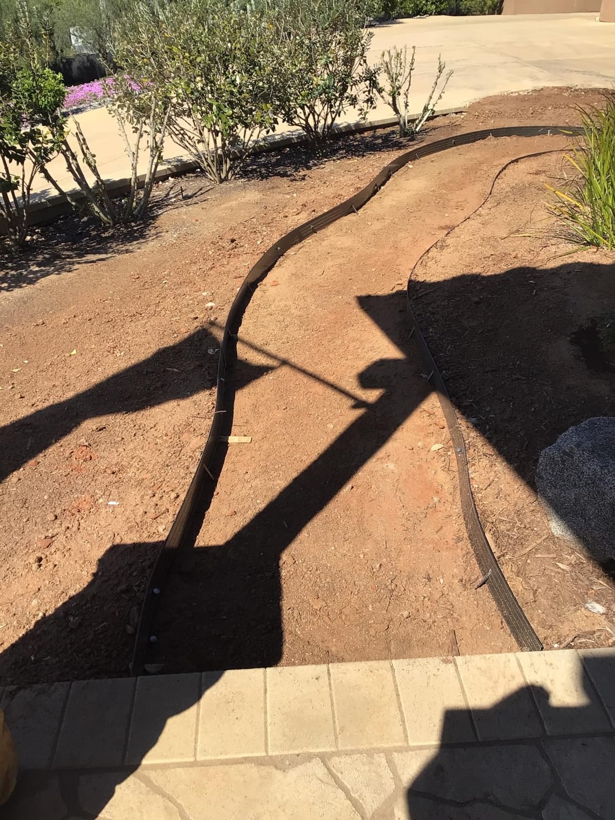 EasyFlex Aluminum Landscape Edging Project Kit, 8 Metal Garden Edging Pieces with Spikes, 48 feet, Black (1806BK-48C) customer photo 1