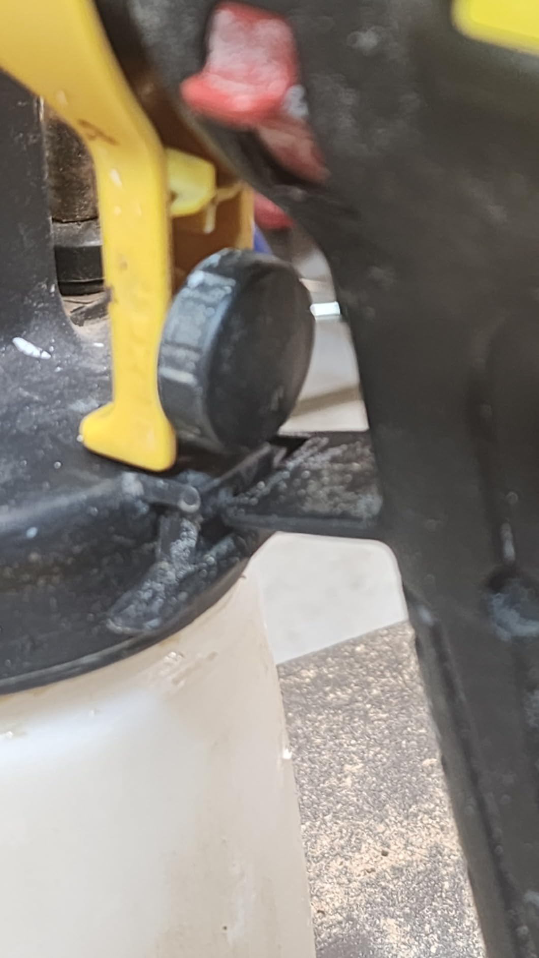 Wagner Spraytech FLEXiO 595 Handheld HVLP Paint and Stain Sprayer | Includes iSpray and Detail Finish nozzles and sprays most unthinned latex with adjustable controls. customer photo 1