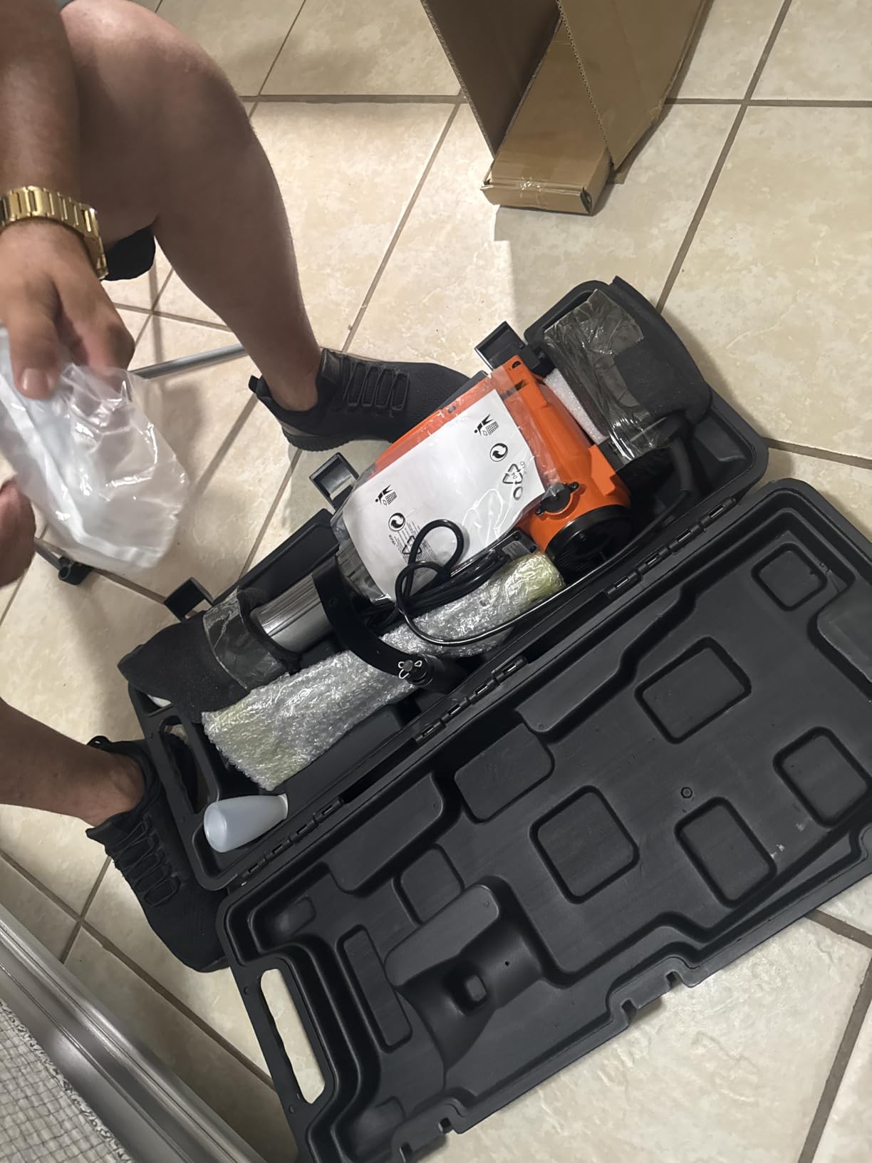 VEVOR Demolition Jack Hammer, MAX 2200W Electric Jackhammer Heavy Duty, 1400 BPM Concrete Breaker 4pcs Chisels Bit Chipping W/Case, Gloves customer photo 1