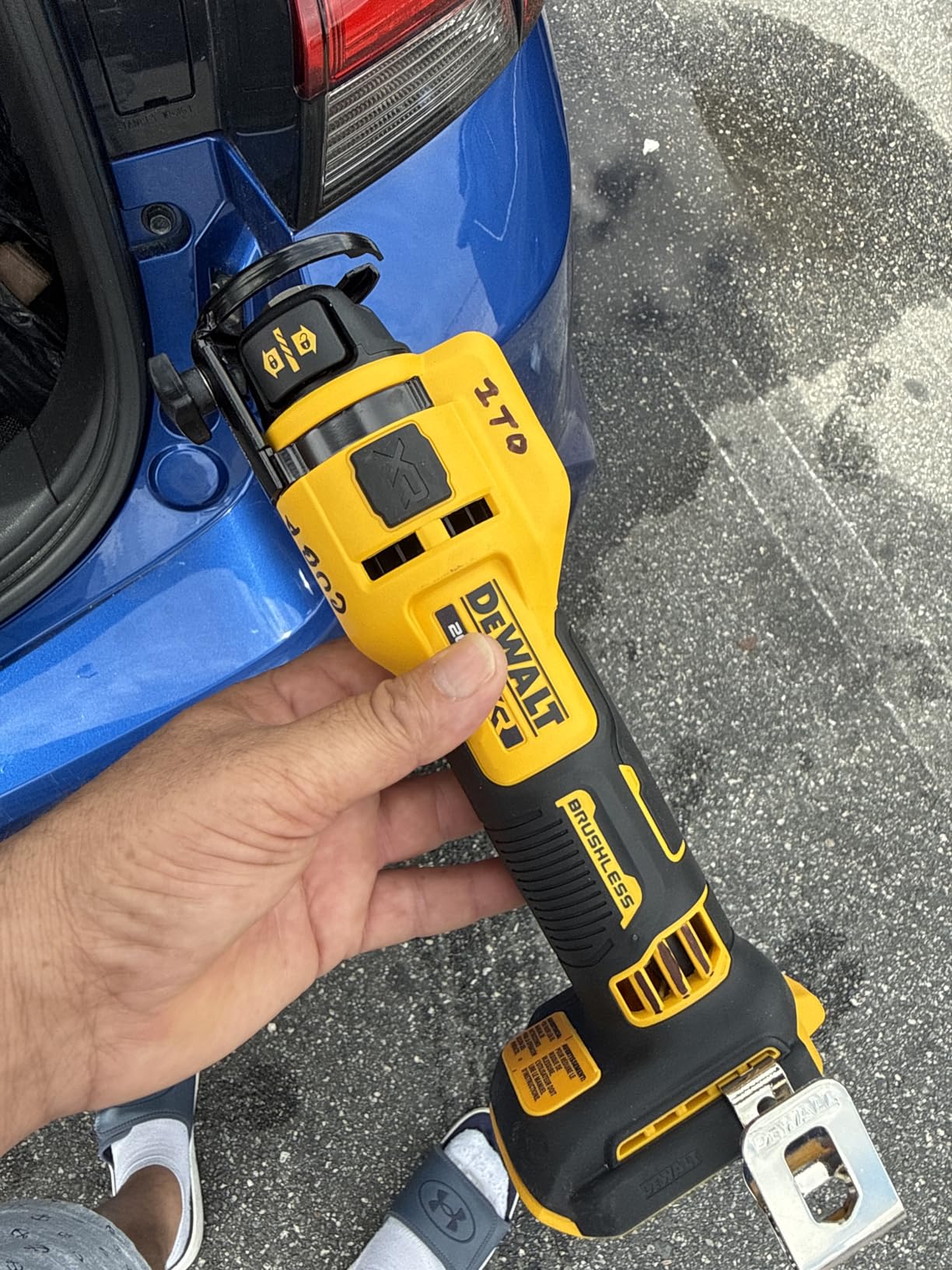 DEWALT 20V Max Drywall Screwgun, Tool Only (DCF630B) customer photo 2