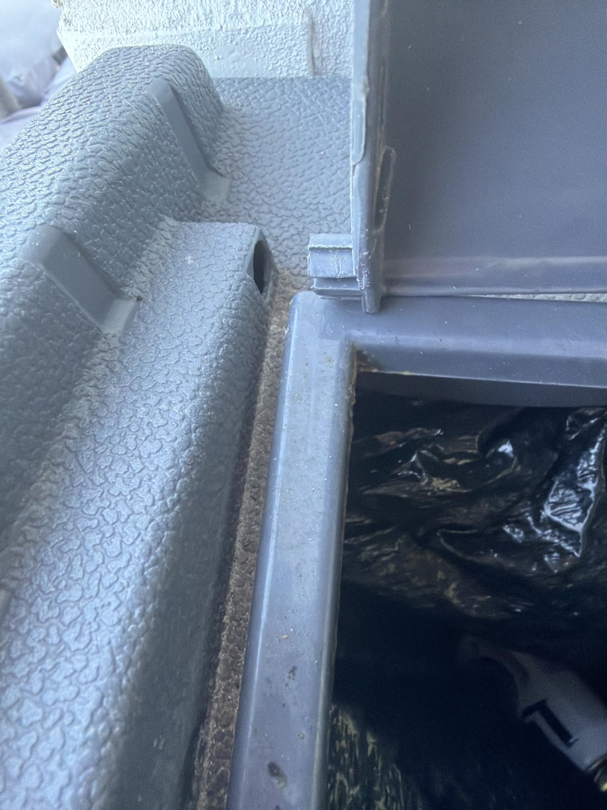 Suncast 33 Gal, Wicker Hideaway Trash Can, Secure Lid, Cyberspace Gray customer photo 2