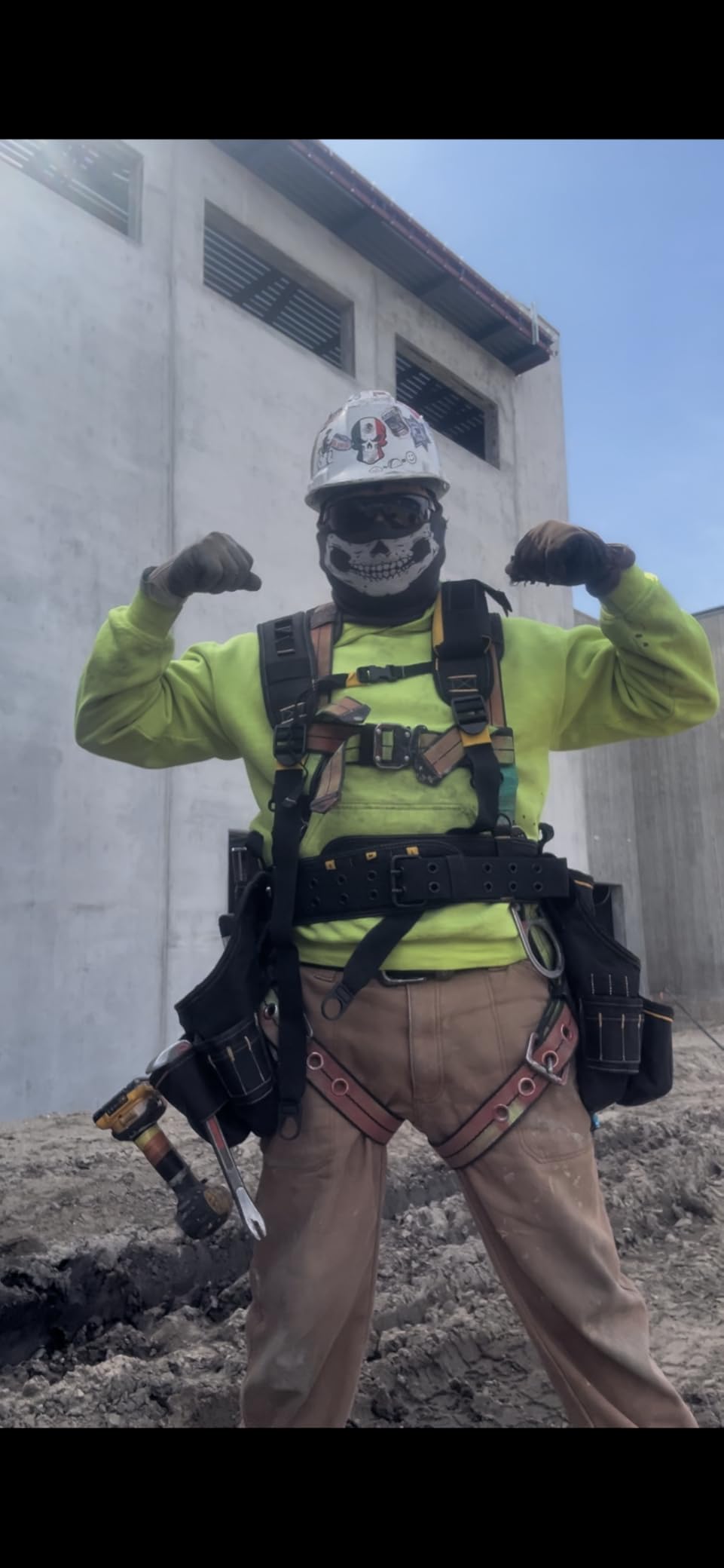 DEWALT Professional Tool Belt Organizer With Suspenders and 25 Pockets, Heavy Duty Construction (DWST540602) customer photo 2