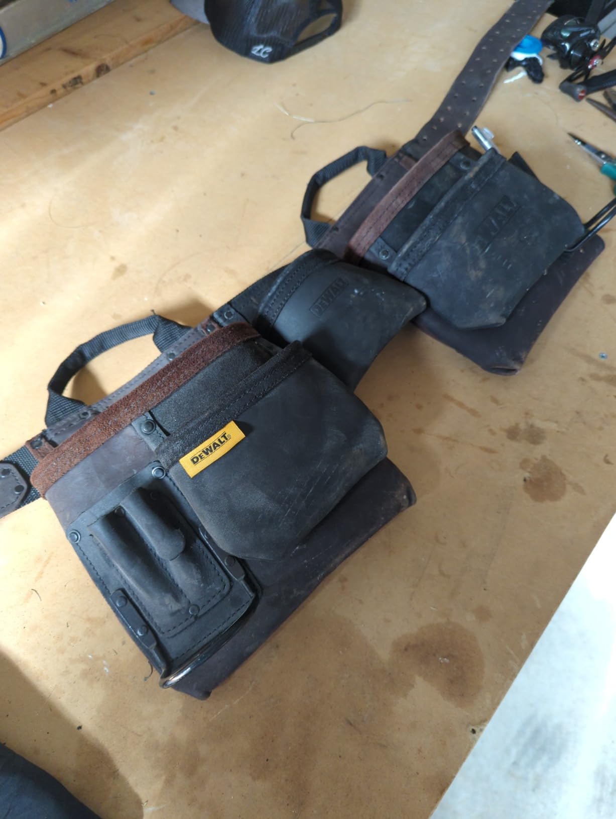 DEWALT Leather Tool Belt, Durable, 11 Pocket Professional Belt (DWST550112) customer photo 2
