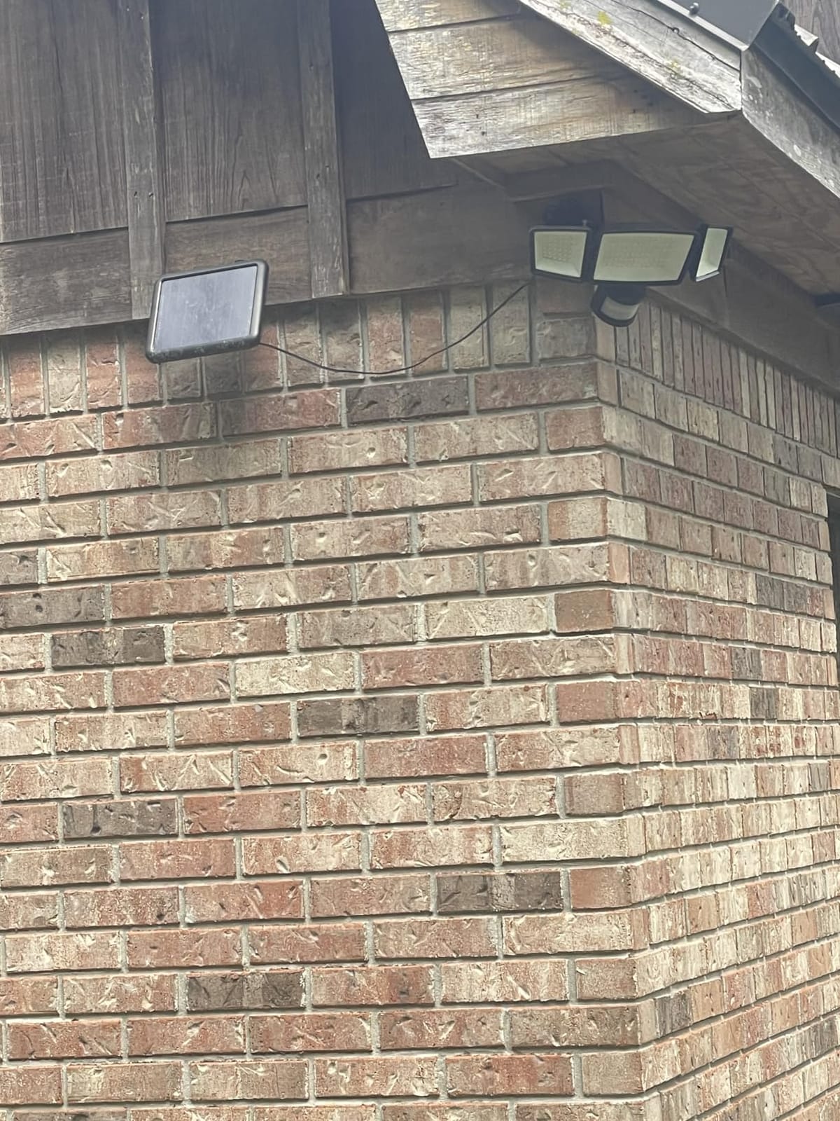 Ensenior Solar Flood Lights Outdoor, Split Panel Design, White, 1-Pack | Remote included, 1800LM, 5 modes, 3 adjustable heads, 270° coverage, 180° motion detection up to 75ft, IP65 waterproof customer photo 1