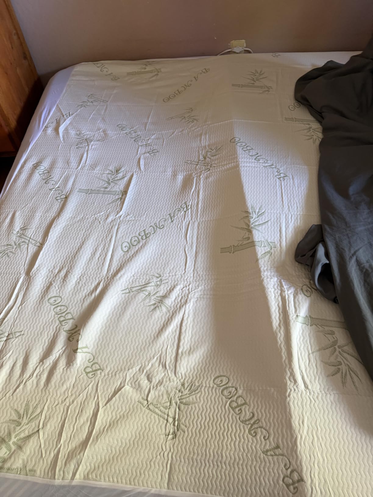 Premium 100% Waterproof King Mattress Protector, Breathable Mattress Cover King Size Bed, 3D Air Fabric Cooling Bed Pad Cover, Deep Pocket 8