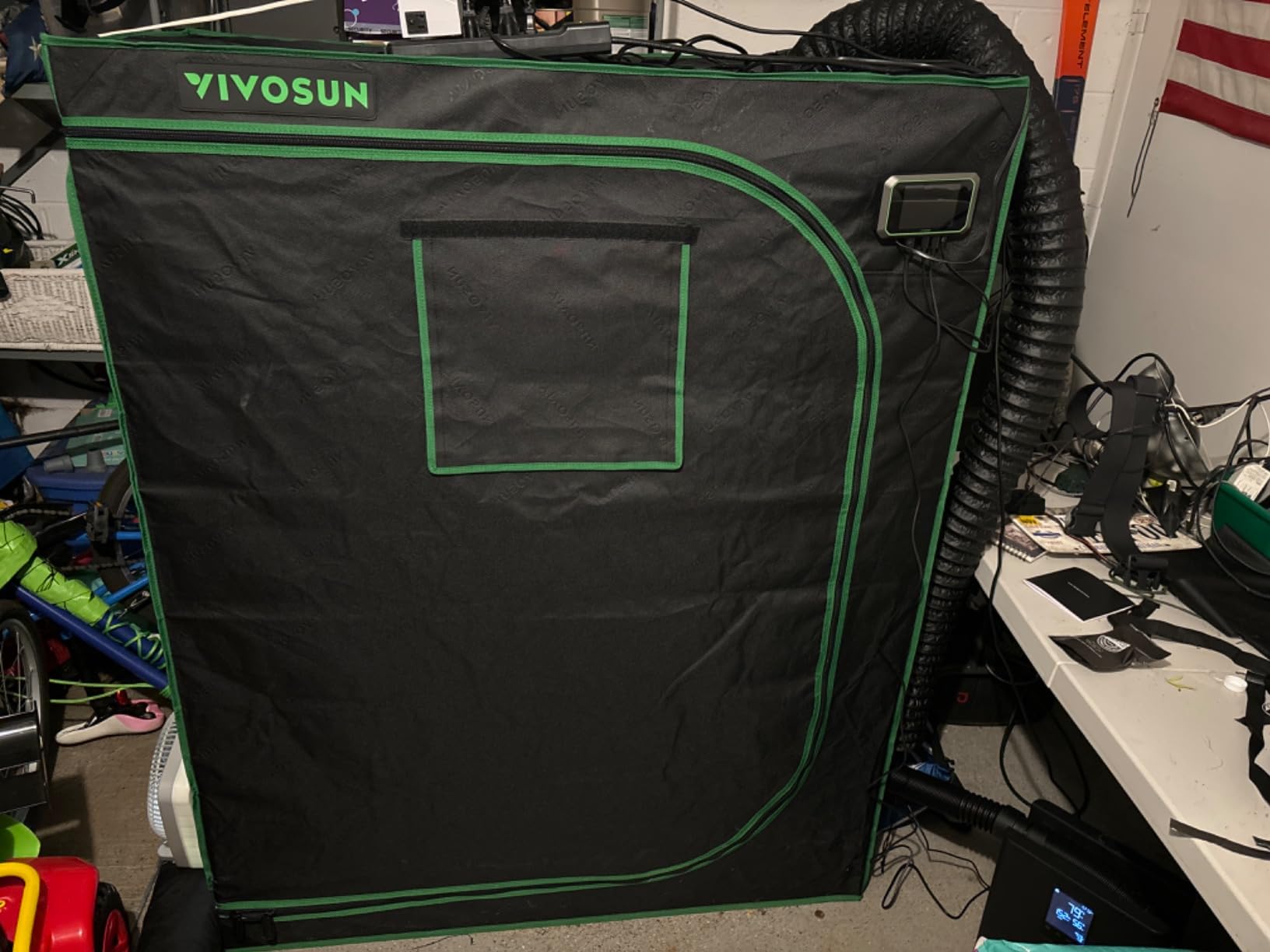 VIVOSUN Smart Grow Tent Kit 2.7x2.7ft 150W LED E42A+ Controller Grow System customer photo 1