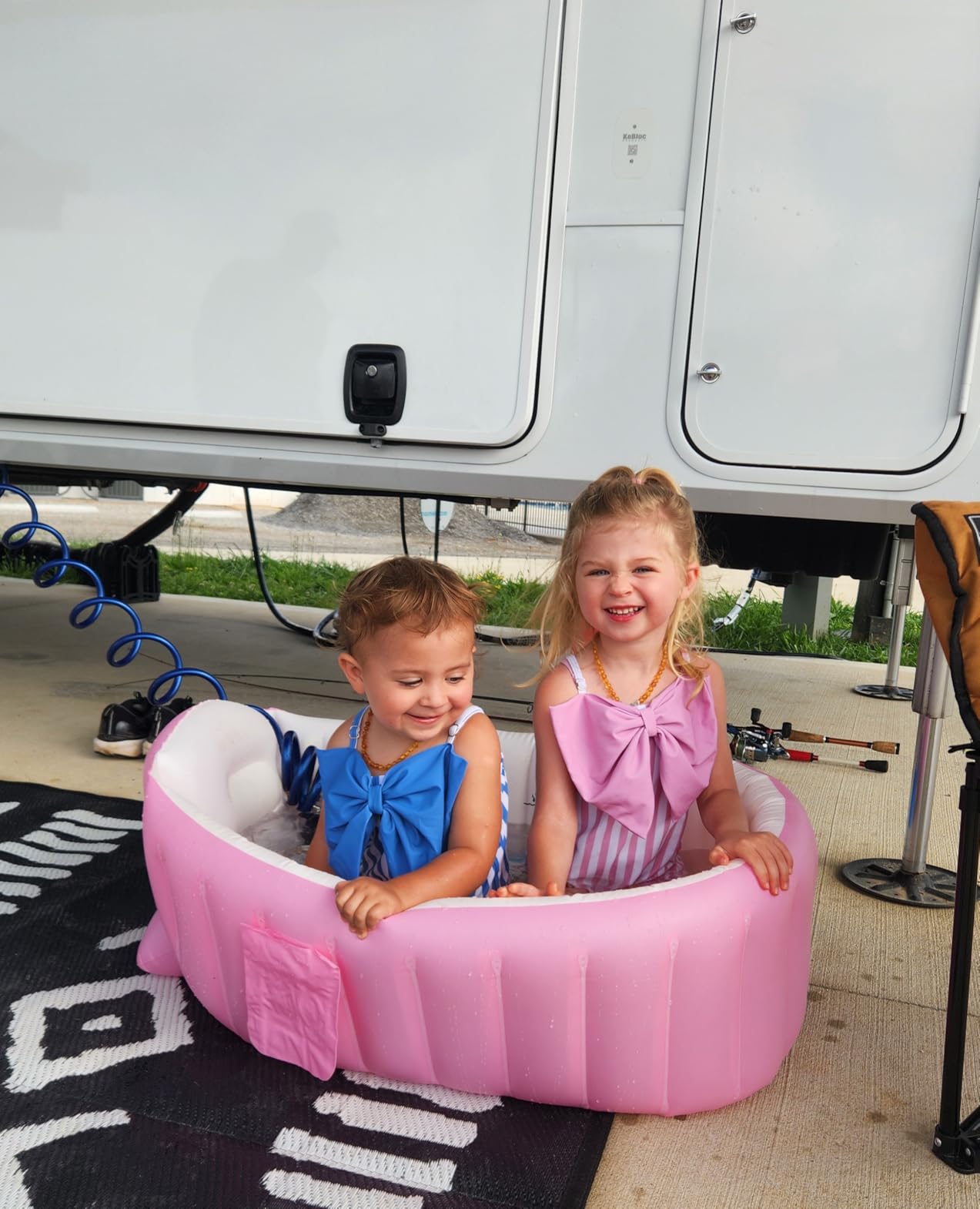PandaEar Baby Inflatable Bathtub, Portable Travel Baby Infant Bath Tub Toddler Bathtub with Air Pump, Foldable Non-Slip Shower Basin Mini Air Swimming Pool for Newborn (Pink) customer photo 2