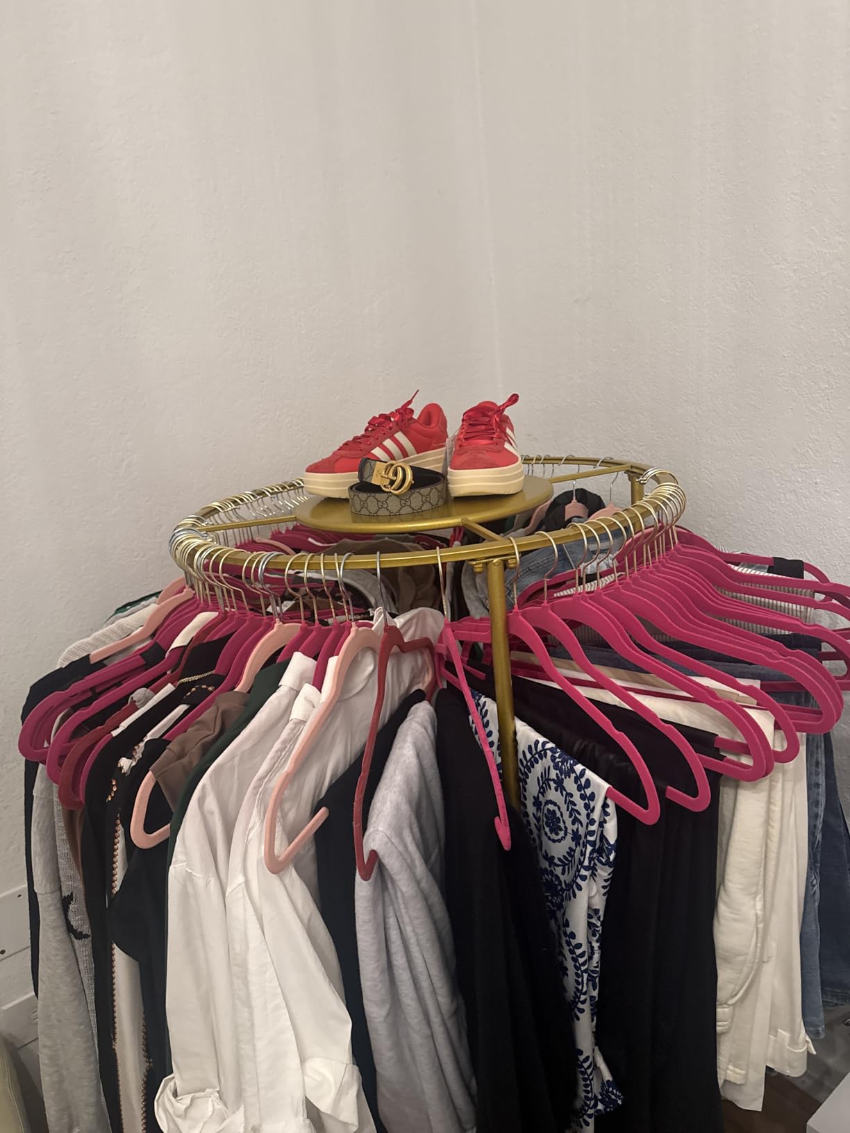 Round Garment Rack, Floor Standing Iron clothes Hanging Rack with Topper, Suitable for Large Shopping Malls Retail, Clothes Boutique Display Laundry Rooms Multi-Purpose Hanging (BLACK) customer photo 2