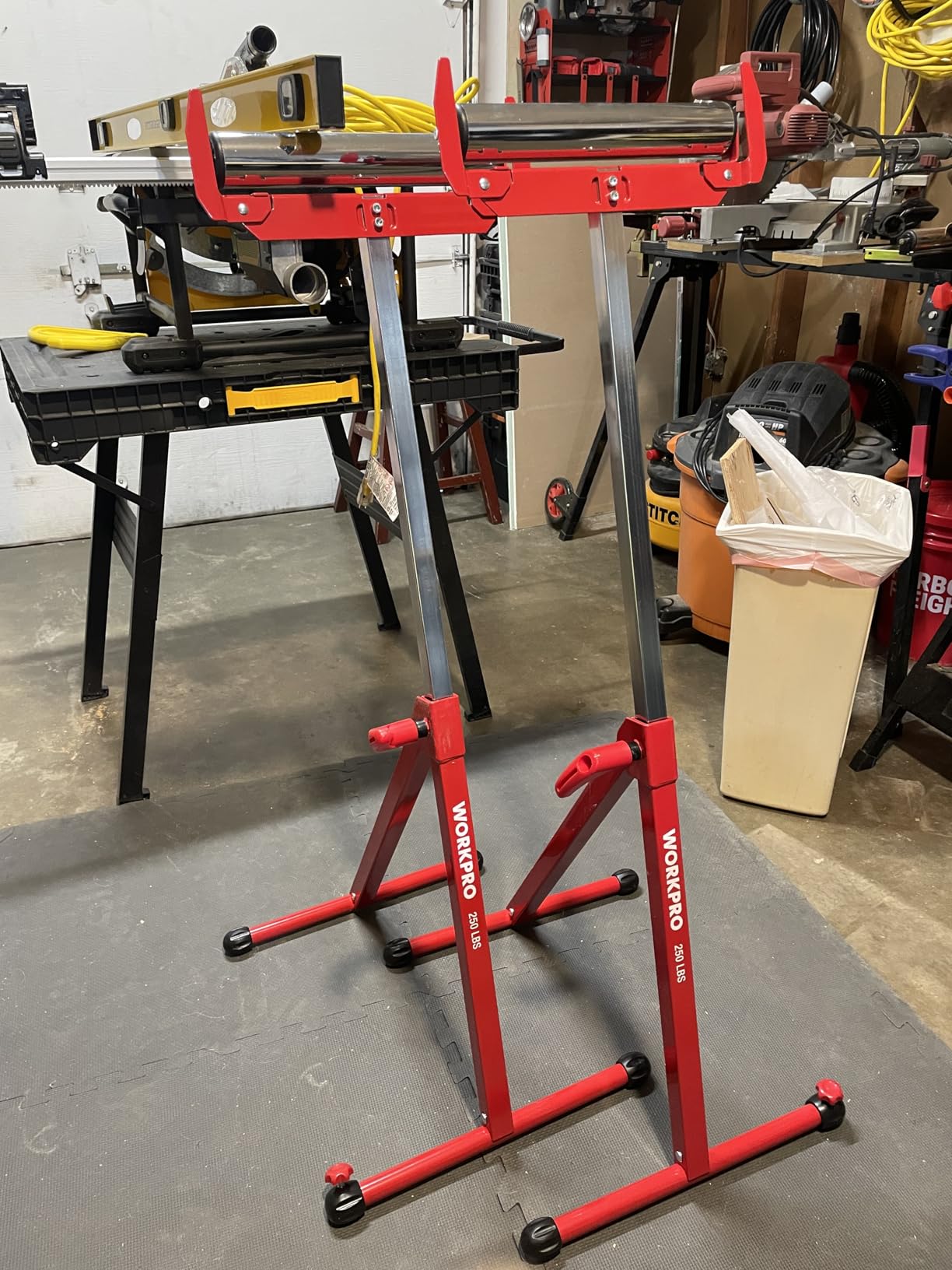 WORKPRO Folding Roller Stand Height Adjustable, Heavy Duty 250 LB Load Capacity, Outfeed Woodworking (Upgraded head), 2PCS customer photo 1