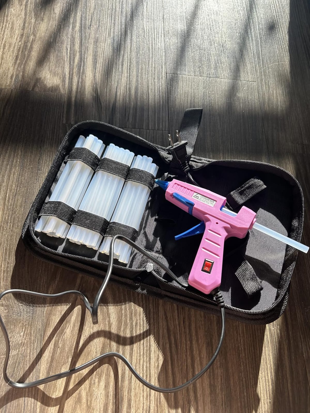 Liumai Cordless Hot Glue Gun Kit with 30pcs Mini Glue Sticks, USB Rechargeable Mini Glue Gun with Carrying Case, Stand-Up Base, Smart Power-Off Hot Melt Glue Gun for Crafting, Pink customer photo 1
