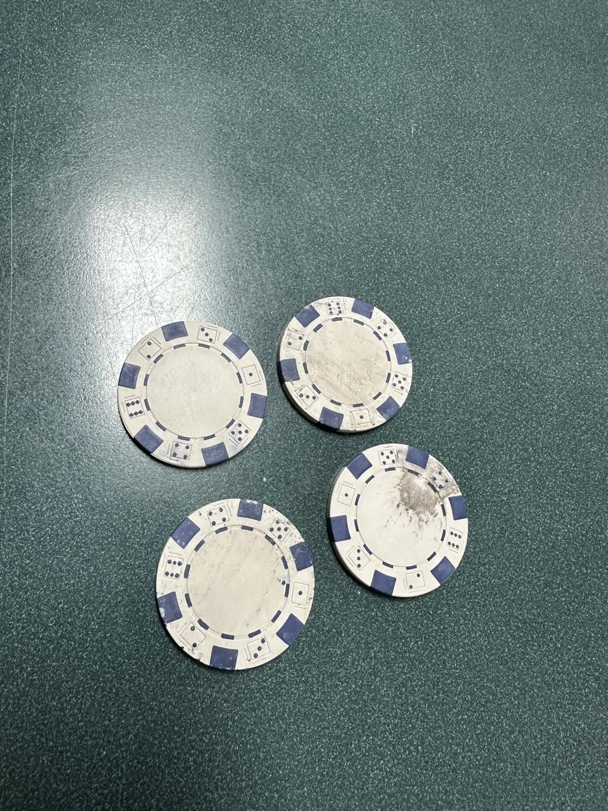 Poker Chips Set,500 Pcs Poker Chips for Texas Holden ,Blackjack Poker Games,Pokeno Gambling Chips Kit Casino Chip for Texas Hold em,11.5g Clay Poker Set Briefcase,Black Jack Chips Set with Case customer photo 1