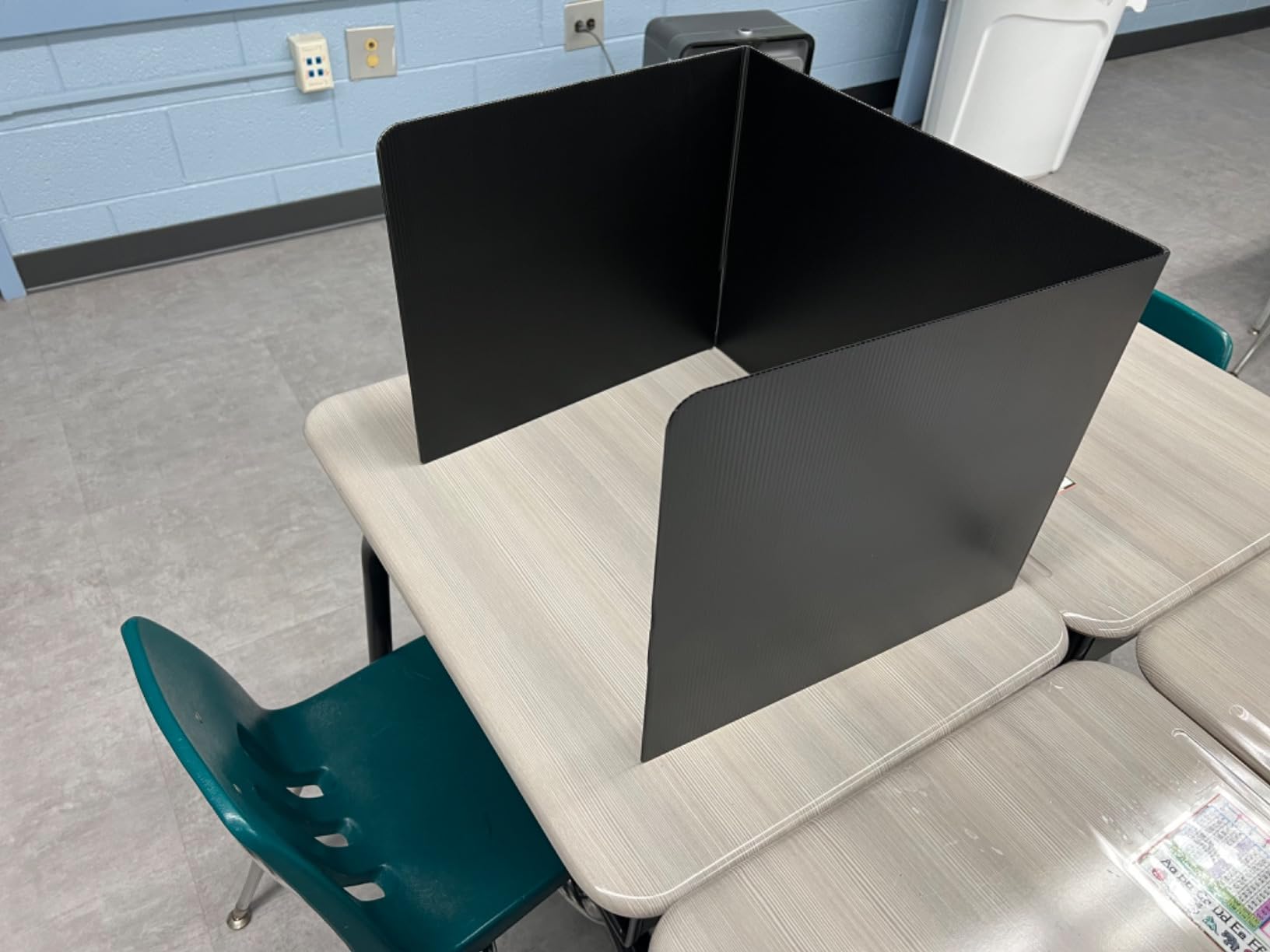22-Pack Desk Dividers for Students - Durable & Waterproof Plastic Study Carrel Divider, Classroom Folders Teacher Supplies, Easy-to-Clean Plastic Privacy Shield Folder Boards for Student Desks, Black customer photo 2