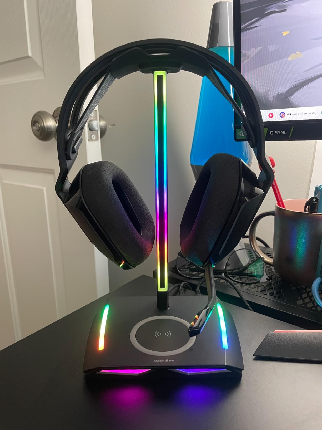 New Bee RGB Headphone Stand with 2 USB-C & 1 USB Charging Ports, Desk Gaming Headset Holder with 7 Light Modes and Non-Slip Rubber Base Suitable for All Earphone Accessories customer photo 1