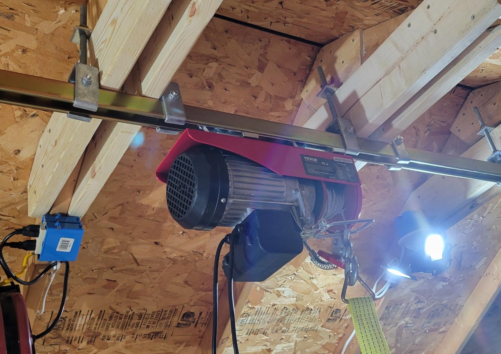 VEVOR 880lbs Electric Hoist with 14 FT Wired Remote Control, Electric Hoist 110 Volt with 20-40 FT Lifting Height for Garage Warehouse Factory customer photo 1